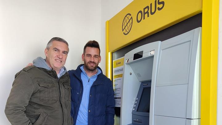 Oscar Dolzani presentó el nuevo cajero automático: 