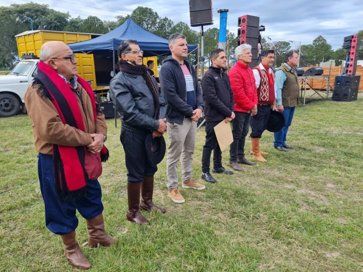 El Senador Baucero participó de la Yerra organizada por la familia Giménez