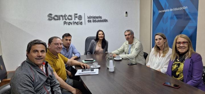 El Senador Kaufmann en el Ministerio de Educación gestionando formaciones profesionales para el Departamento Garay