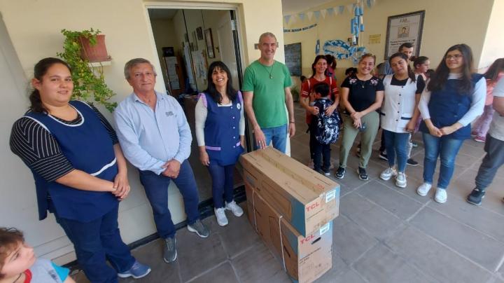 El Senador Kaufmann apoyando escuelas del departamento