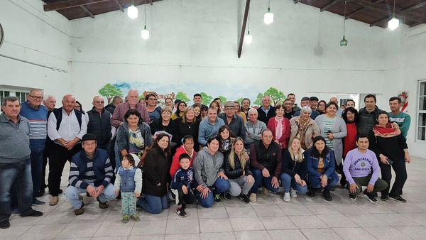 Helvecia: la Presidente Comunal participó de una reunión con vecinos de Campo del Medio
