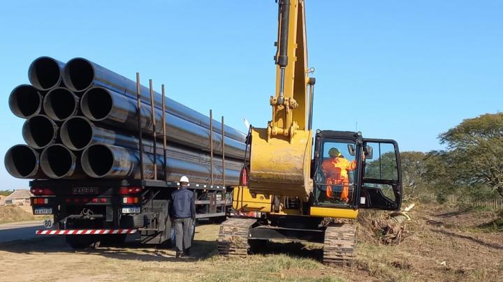 Llegaron los primeros caños para avanzar con la obra del acueducto San Javier – Tostado