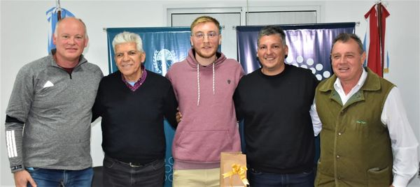 El Senador Baucero llevó adelante un reconocimiento al deportista Cristian Zenclussen