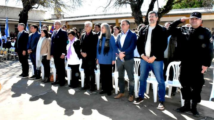 El Senador Baucero y el Concejal Eduardo Baucero participaron del acto por el Día del Maestro