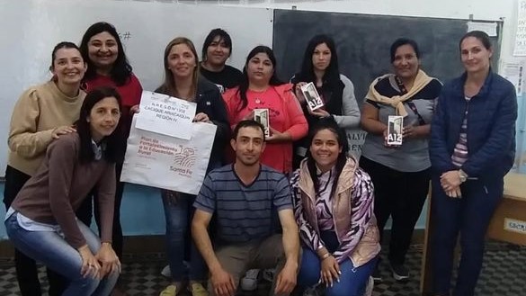 Cacique Ariacaiquín: entrega de celulares del Programa 
