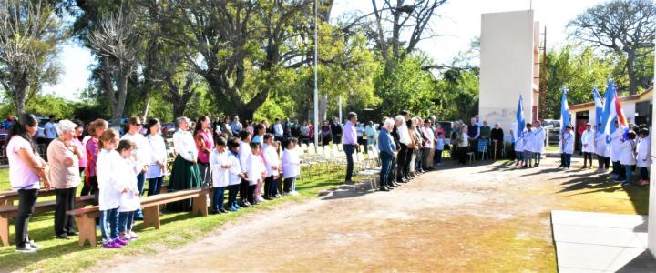 El Senador Baucero presente en el acto por los 75 años de historia de la Escuela de Colonia la María