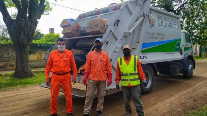 El Intendente Mario Migno y Sec. de Obras y Servicios Públicos felicitan a los Recolectores de Residuos en su día