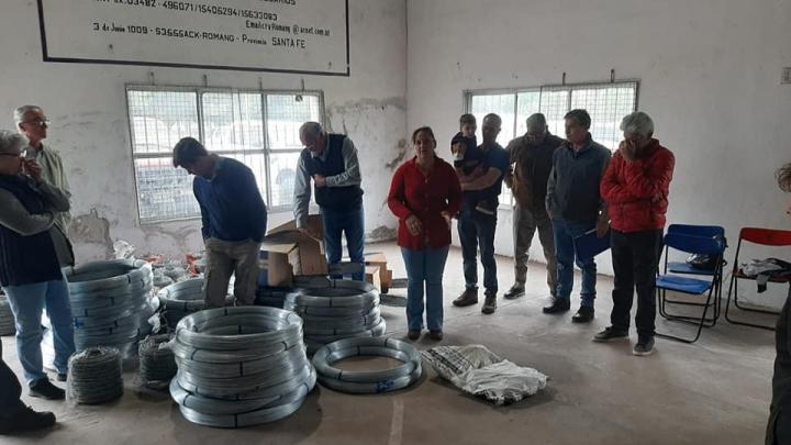 Colonia Durán: El Senador Baucero entregó elementos a Productores locales