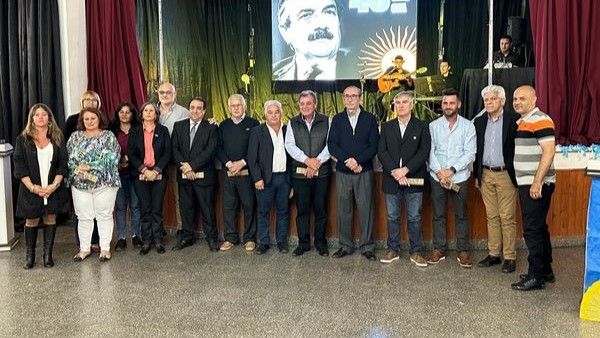 Alejandra: El Senador Baucero participó del  acto por los 40 años del regreso de la democracias