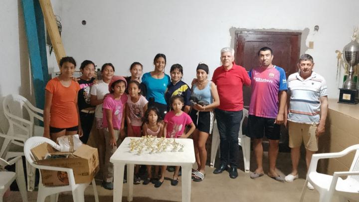 El Senador Baucero entregó presentes al Club Deportivo Alejandra