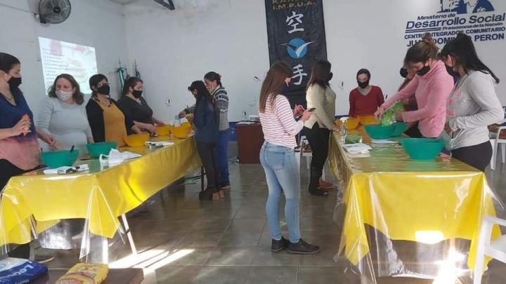 Taller de alimentación sin TACC en Santa Rosa de Calchines 