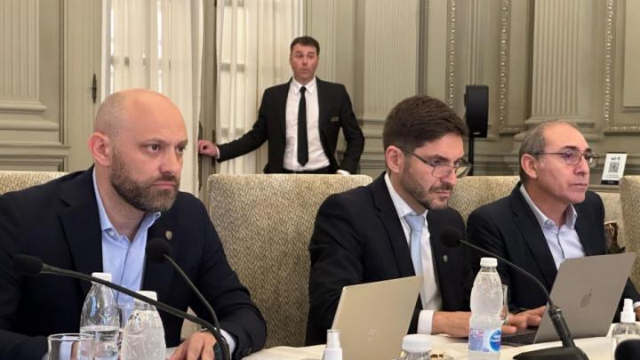 Pullaro sale a cruzar el impuestazo de Caputo: 