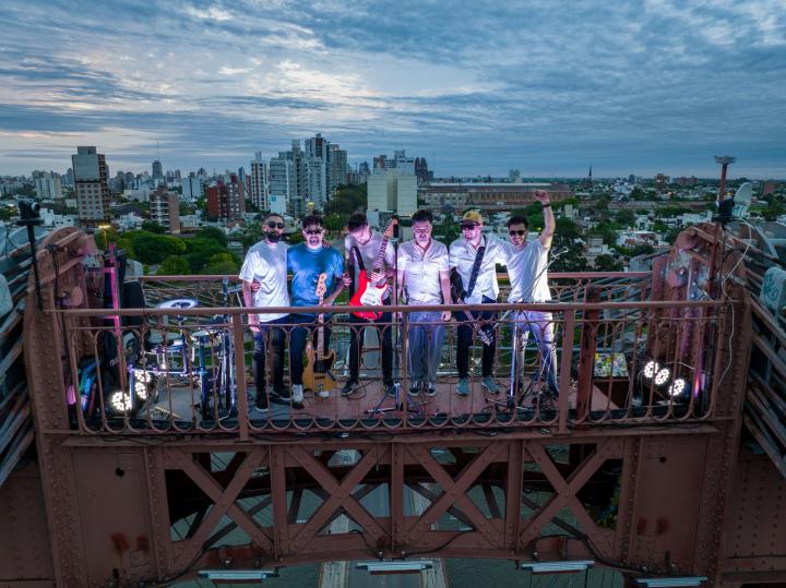 Un sanjavierino participa en mega producción musical de Santa Fe