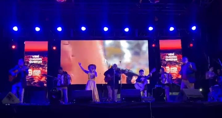 Vero Boxler y su conjunto calandria, por el escenario mayor de Jesús María 