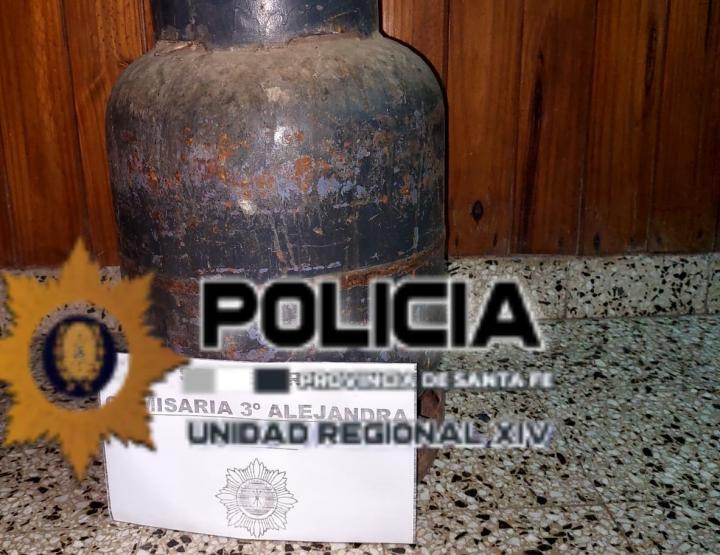 Alejandra: Se llevaban una garrafa y los agarraron 
