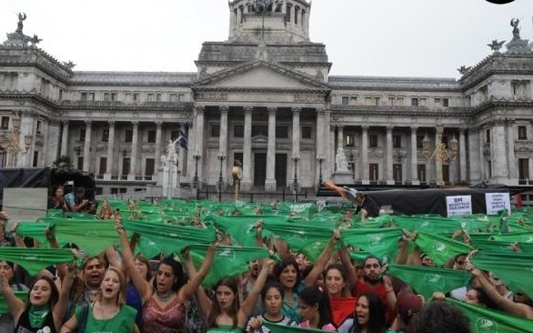 El Gobierno admitió que está en sus planes volver a discutir la ley de aborto legal