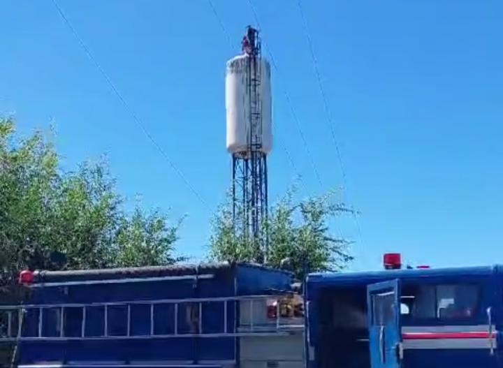 Cacique Ariacaiquin: Mantenimiento y limpieza en el tanque de suministro de Agua potable