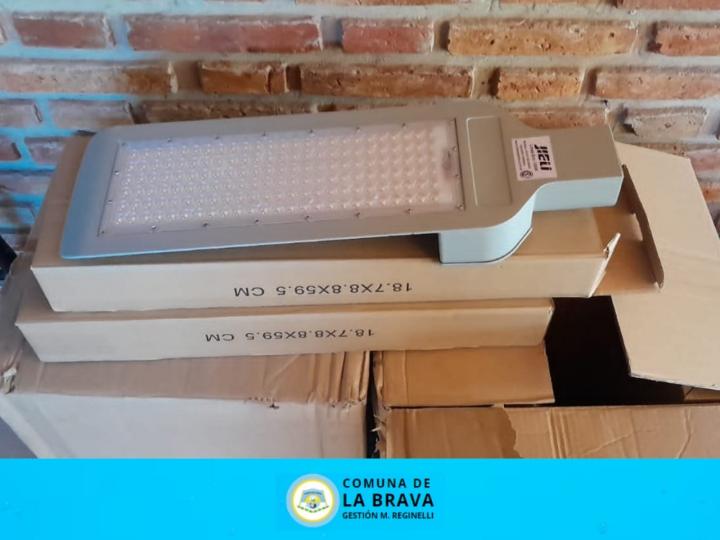 La Brava: ¡Buenas noticias! Llegaron las nuevas luminarias y estación solar 