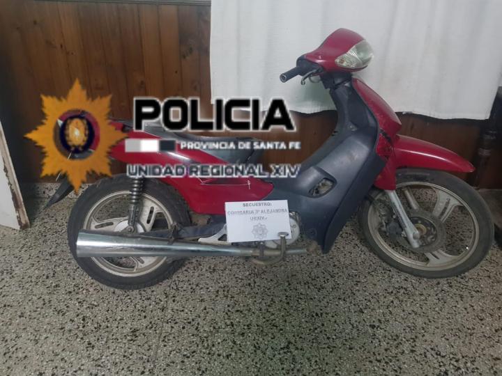 Alejandra: robaron una moto y los descubrió la policía 