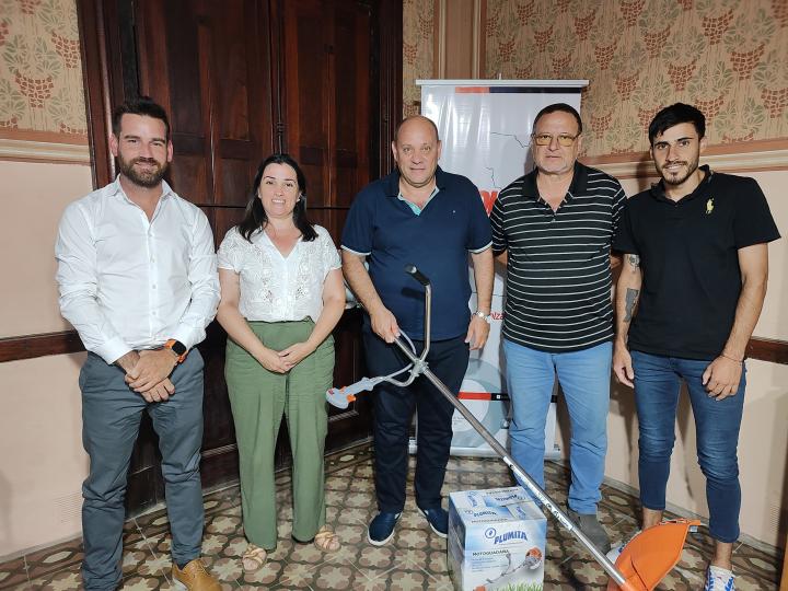 El Senador y la Intendenta entregaron un millón de pesos a los clubes de San Javier