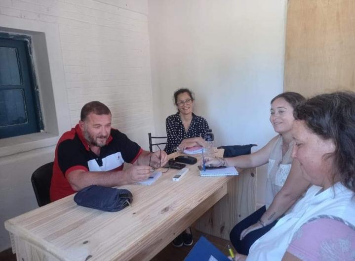 Colonia Teresa| Reunión con autoridades de escuela primaria y secundaria de la localidad