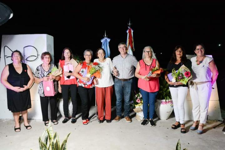 Alejandra: Homenaje al  personal del Hospital Rural N° 11 