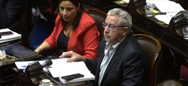 Se reflotó la propuesta para cambiar la hora oficial en Argentina ¿Tiene que ser así? 