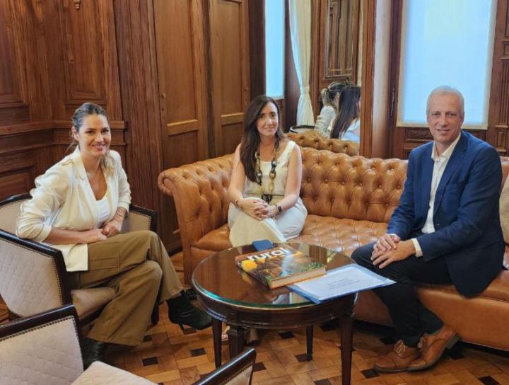 Dionisio Scarpin con la vicepresidenta de la Nación