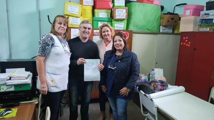 El presidente Comunal de Alejandra con importantes aportes escolares 