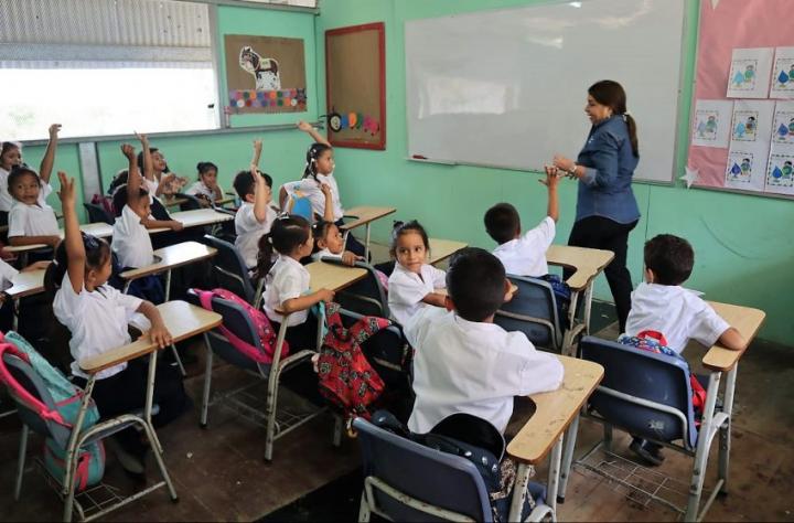 El programa Asistencia Perfecta ahora aplica a los docentes privados