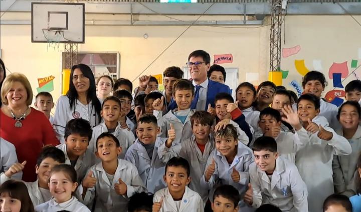 El Senador Borla avanza con soluciones para escuelas 