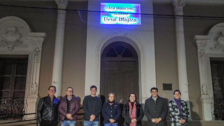 Homenaje al fundador: San Javier ilumina su historia con el cartel 
