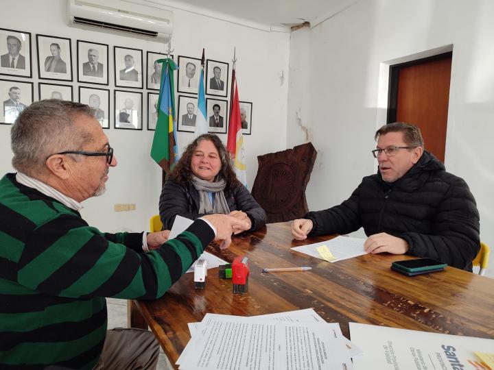 Colonia Angeloni: importante firma de convenios 