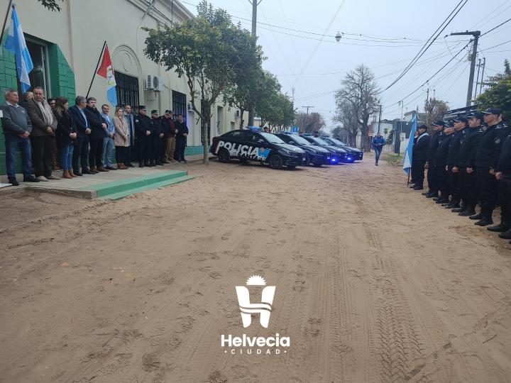 Entrega de equipamiento policial en Helvecia 