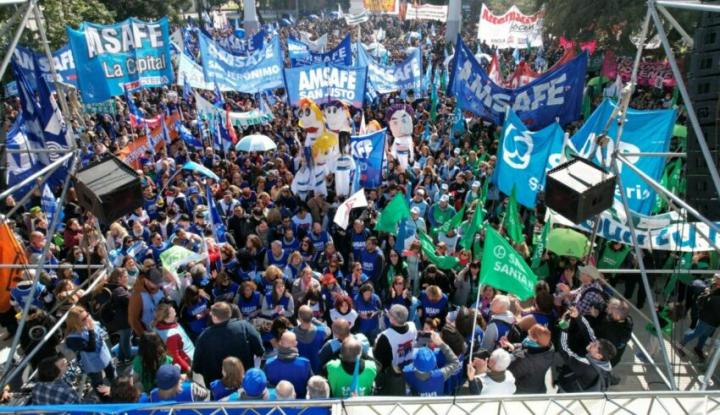 Retoman la paritaria docente y estatal en busca que el salario le gane a la inflación