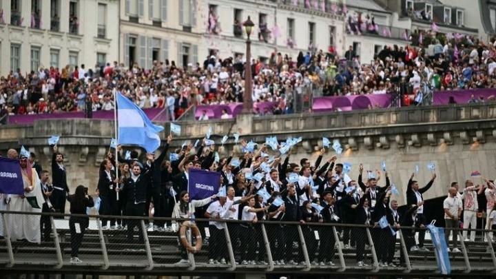 Así fue el ingreso de la delegación de Argentina en la ceremonia de apertura de los Juegos Olímpicos de París 2024