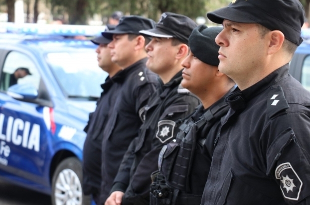 Otorgan un aumento salarial para policías y penitenciarios del 10,95%