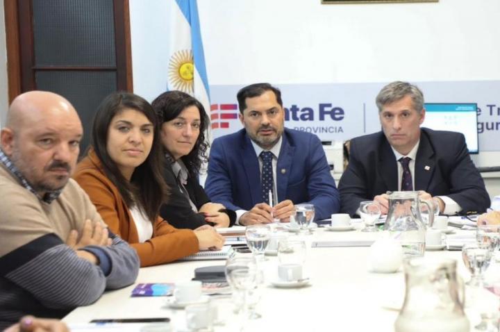 Paritarias: la Provincia vuelve a convocar a estatales y docentes para negociar salarios
