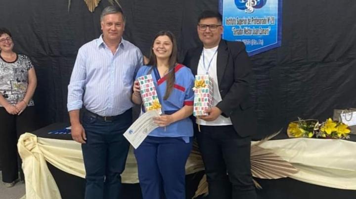 El Gobierno Comunal acompañó a dos nuevos profesionales oriundos de La Brava 