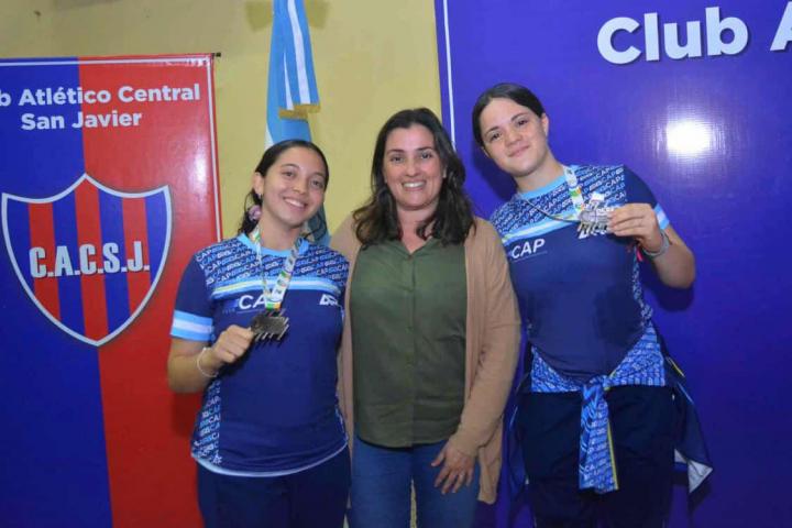 La Intendente Maribel González felicitó a las patinadoras  Josefina Martínez y Ana Sol Escobar por su éxito en el Sudamericano de Patín en Brasil. 