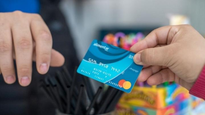 Fechas de acreditación de la tarjeta Alimentar en plástico y AUH