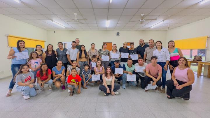 Cayastá: entrega de certificados del taller de carpintería creativa 