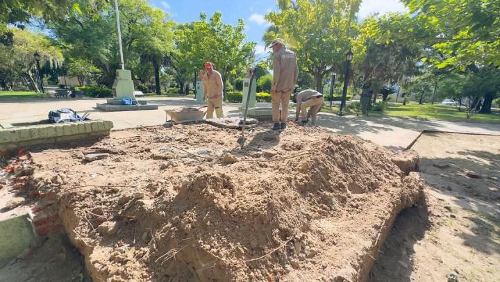 Cayastá: se inició la remodelación del centro de la Plaza 