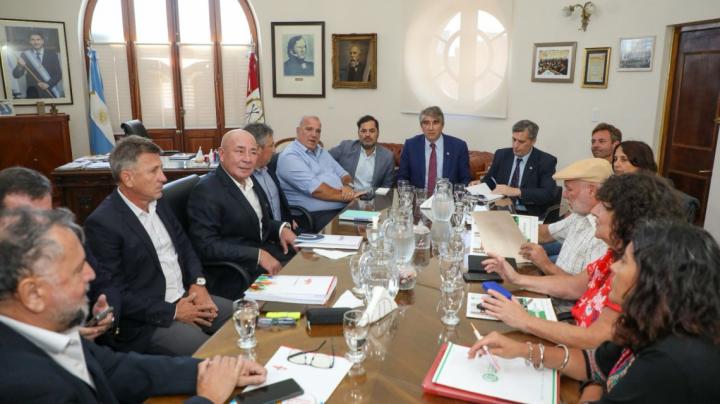 Provincia realizó una oferta salarial trimestral a los gremios de la administración central