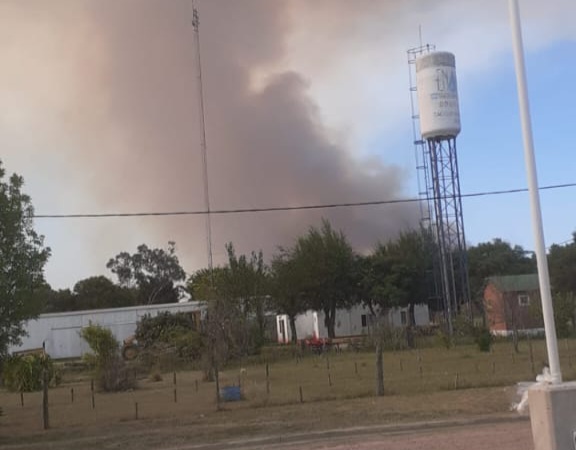 Cacique Ariacaiquín amenazado por un gran incendio que viene de los campos