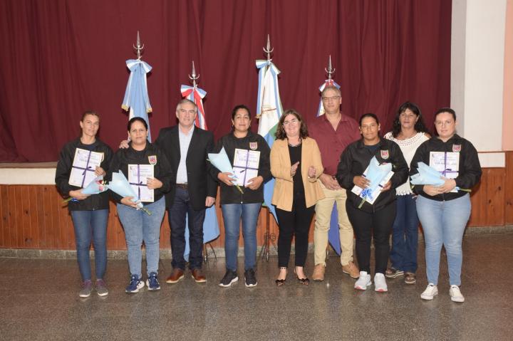 Alejandra: se homenajeo a las bomberas voluntarias 