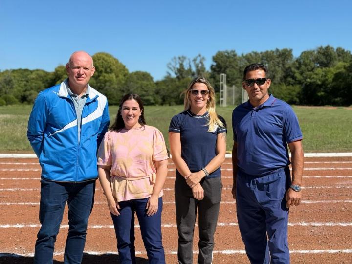 San Javier impulsa el atletismo con mejoras en su pista y un nuevo programa de formación