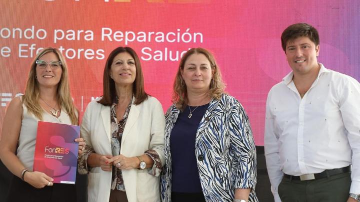Firma de convenio para reparaciones en el centro de atención primaria de Campo del Medio 