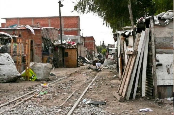La pobreza bajó a 38,1% en el segundo semestre de 2024