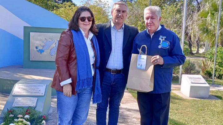 Alejandra conmemoró a los héroes de Malvinas en un emotivo acto